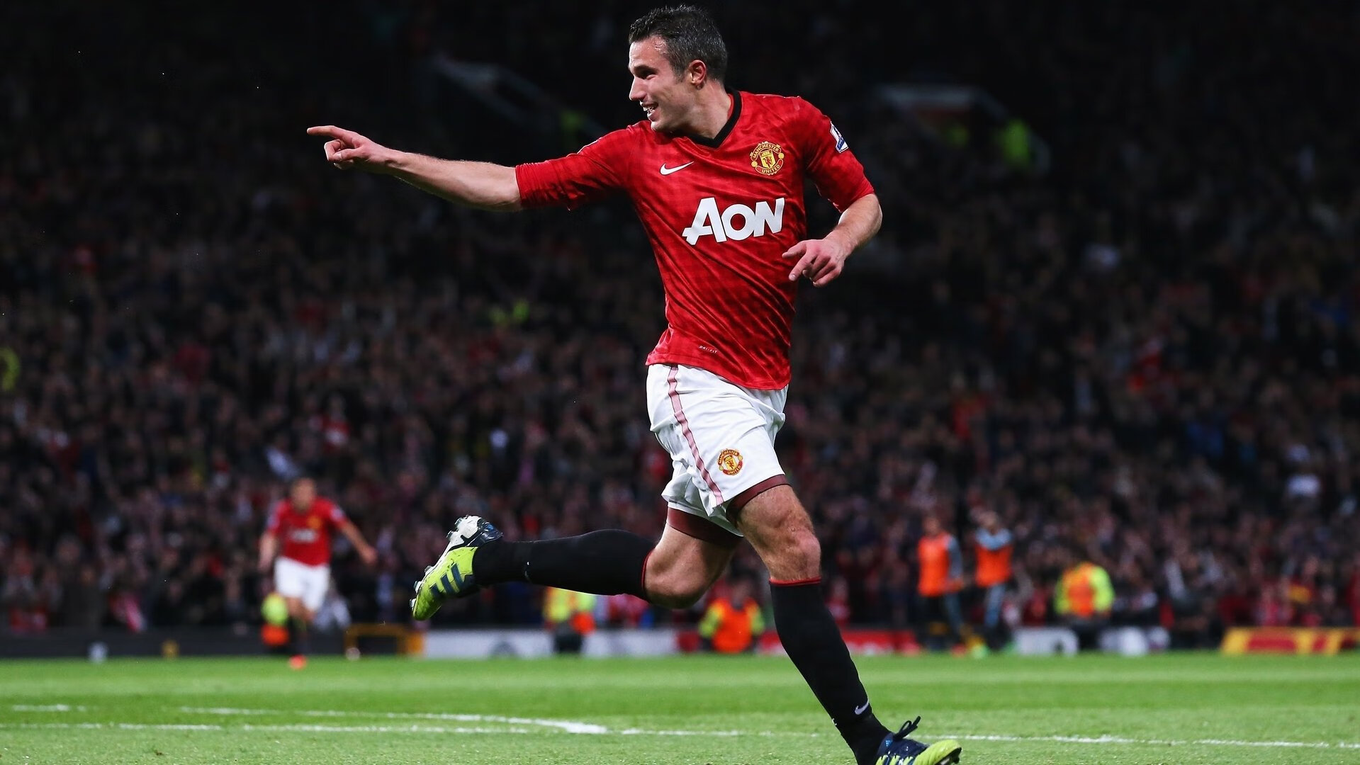 欧冠决赛巅峰对决,皇马3-1力克利物浦,本泽马梅开二度加冕传奇