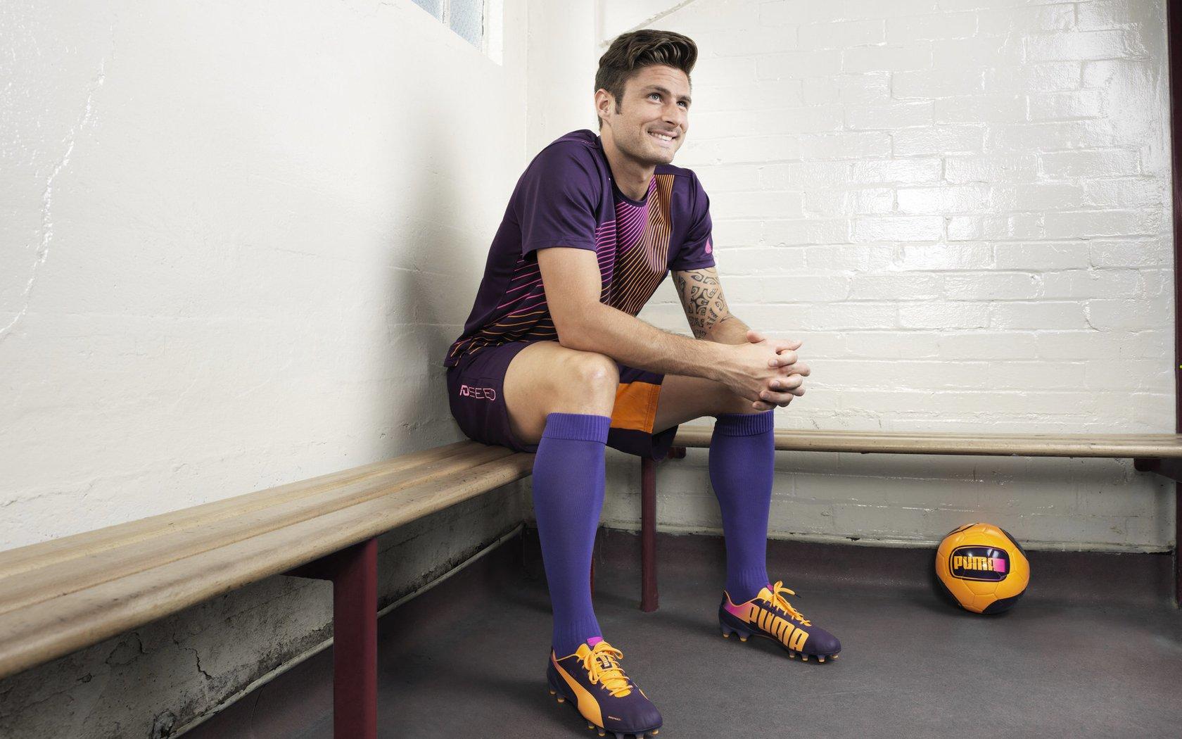 百米飞人巅峰对决 新星闪耀打破十年纪录