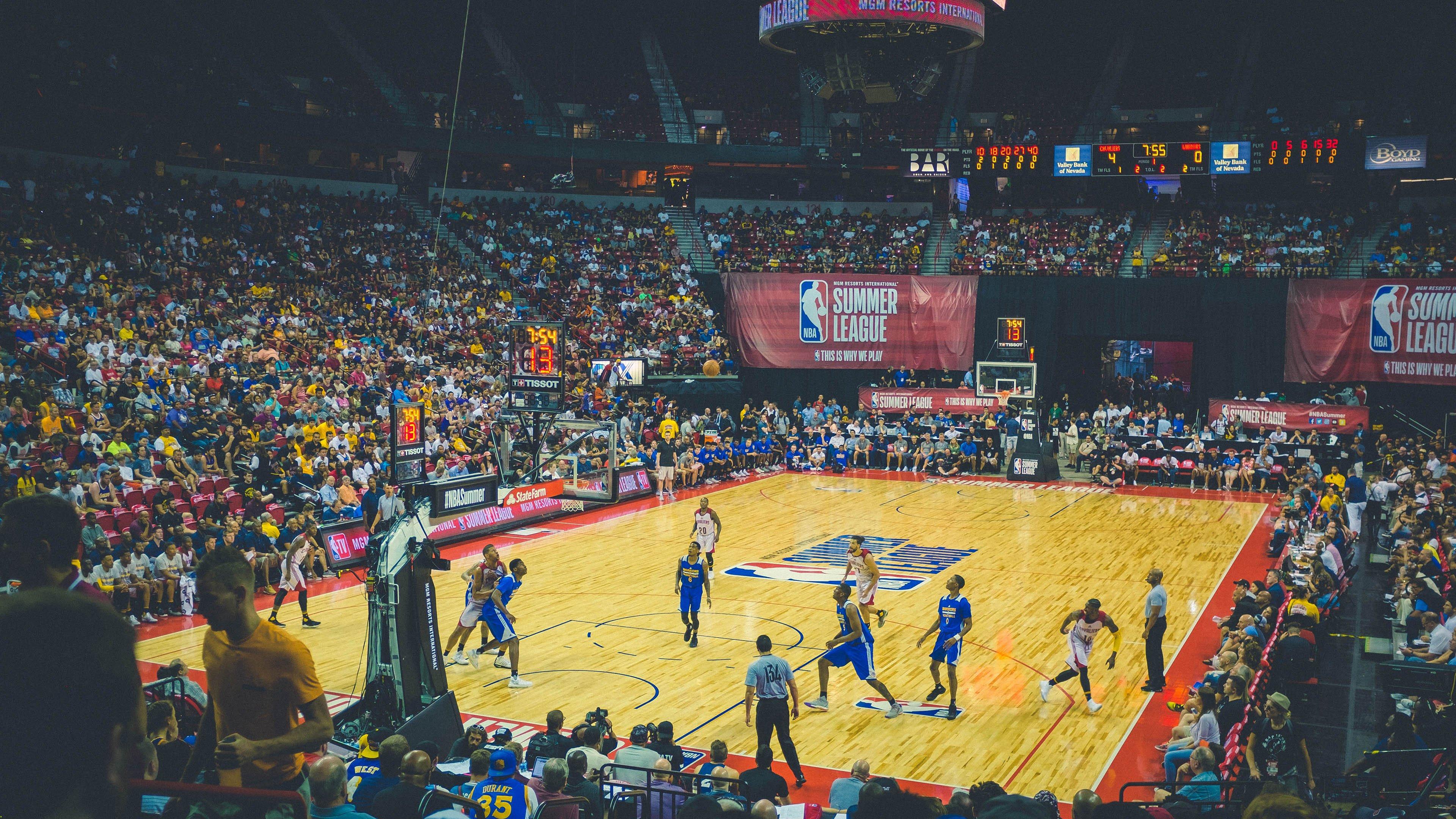 巨星伤愈归来!关键战役上演王者归来,球队士气大振