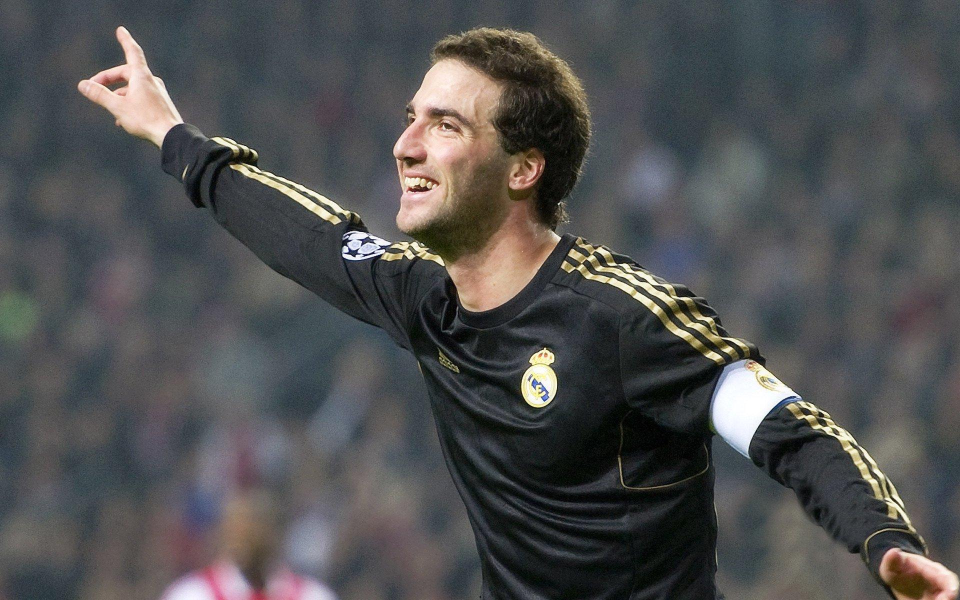 恩昆库首谈蓝桥新篇，与马雷斯卡共话意甲经验，吹气球庆祝献爱子